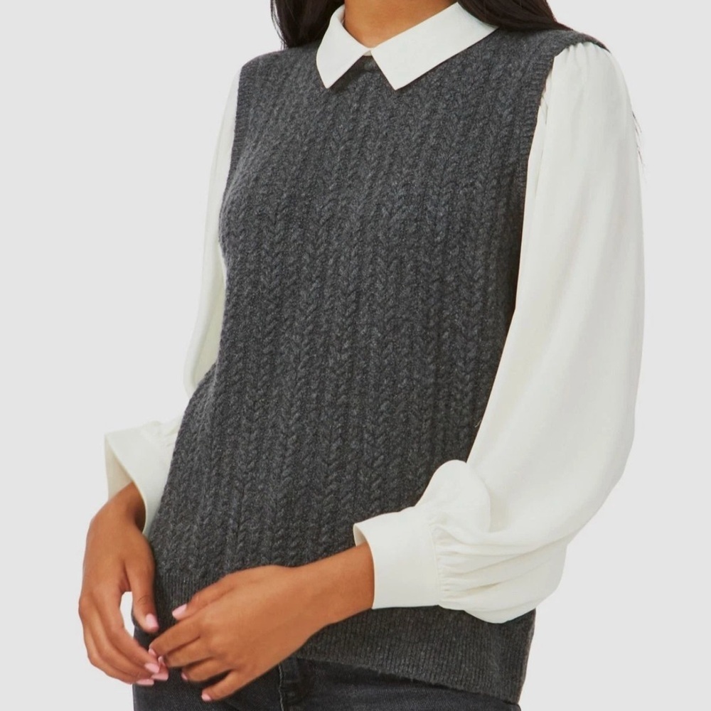 Riley & Rae Charcoal Knit Vest with Ivory Collar, Size Large, New